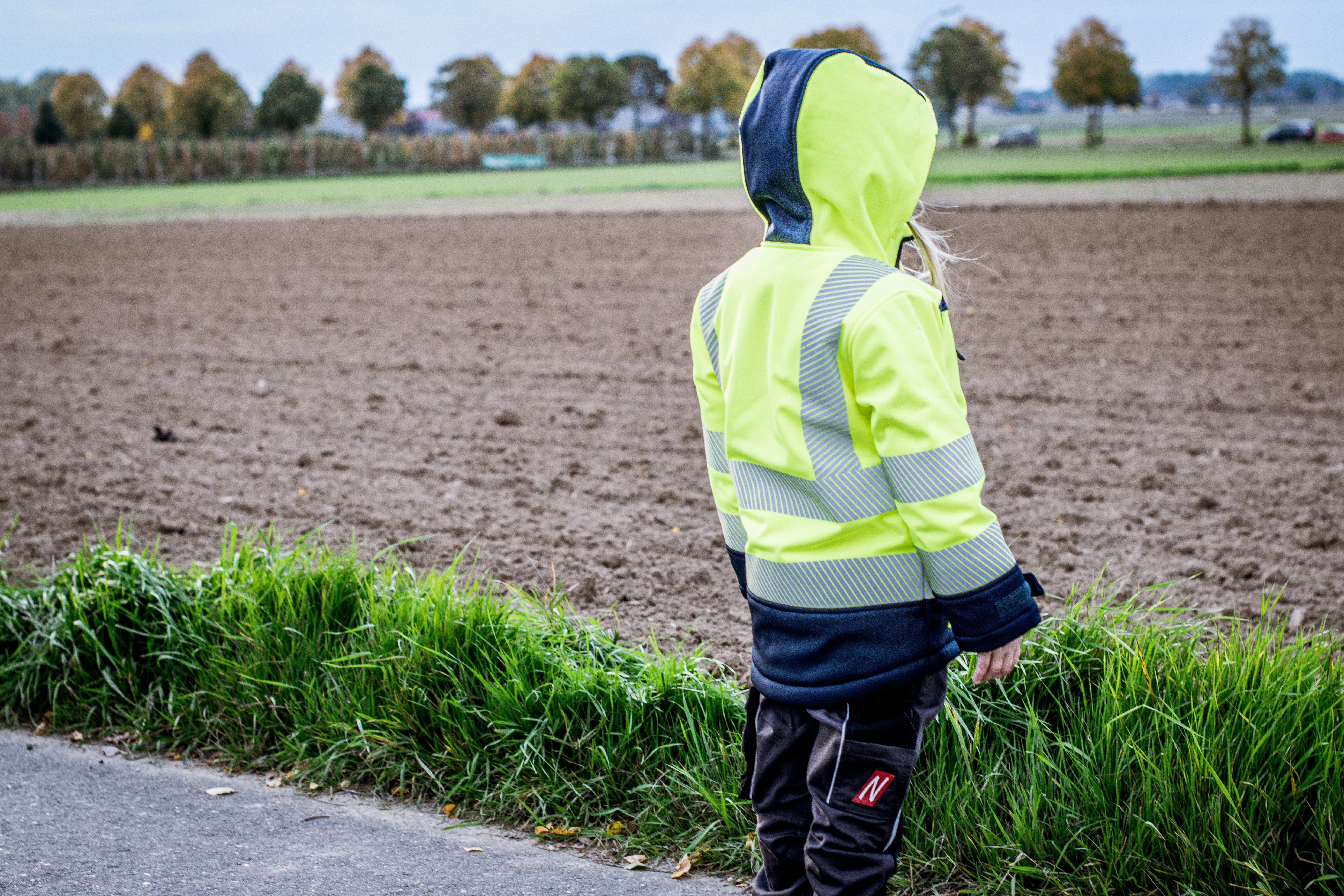 NITRAS MOTION TEX VIZ PLUS KIDS, Winter-Warnschutz-Softshelljacke, neongelb / marine, EN ISO 13688, EN 17353