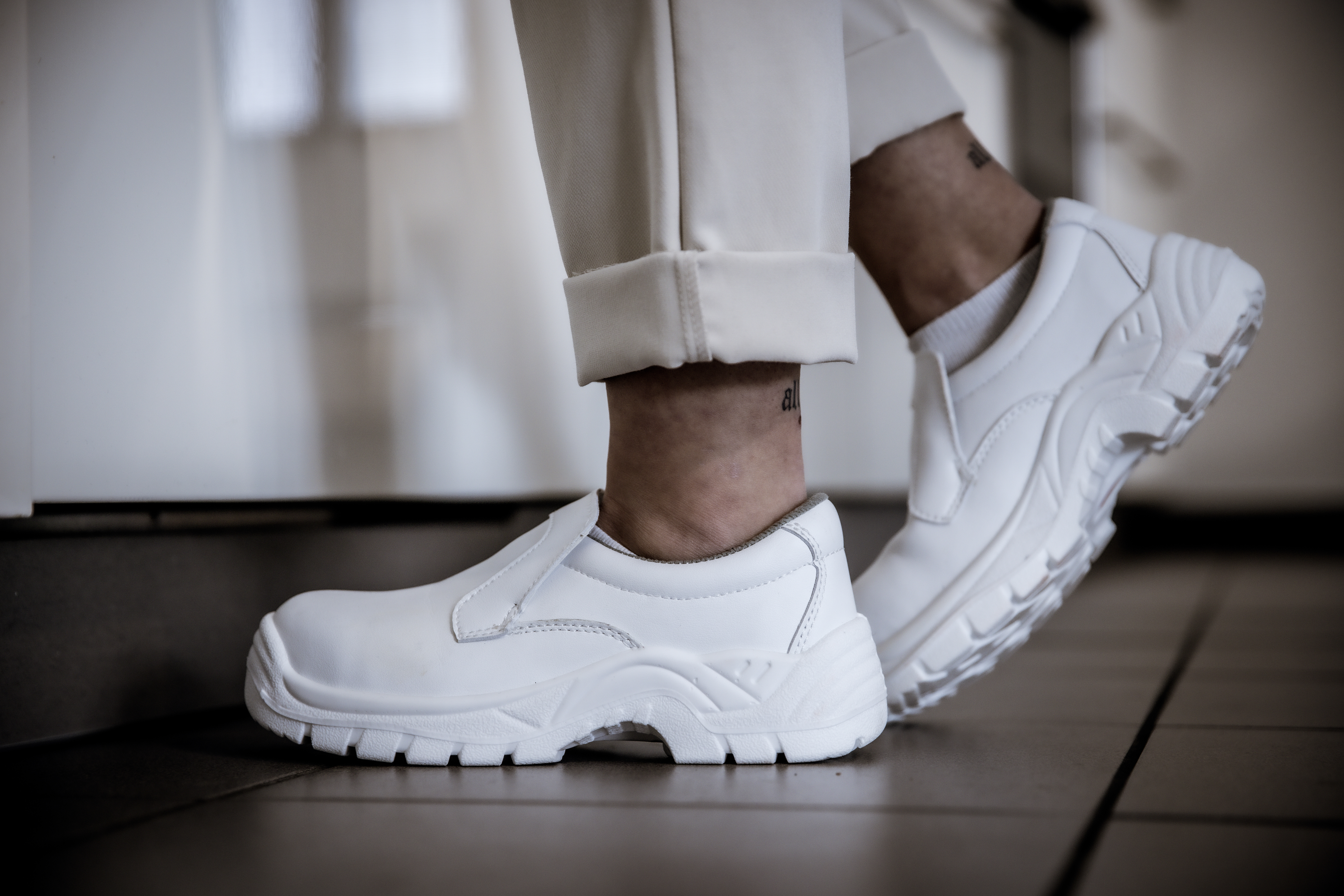 NITRAS CLEAN STEP SL, S2 Sicherheitsslipper, weiß, EN ISO 20345