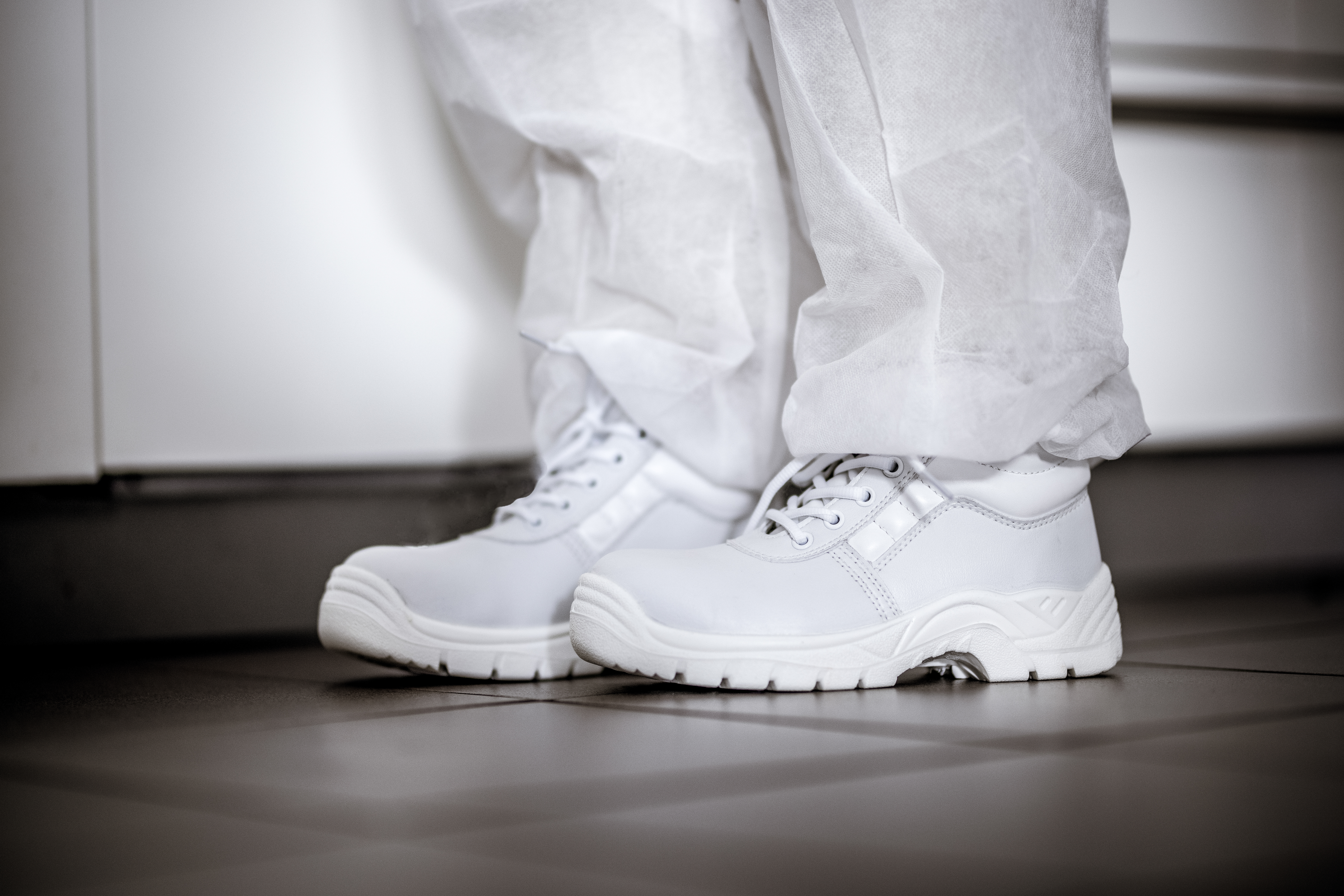 NITRAS CLEAN STEP MID, S2 Sicherheitsstiefel, halbhoch, weiß, EN ISO 20345